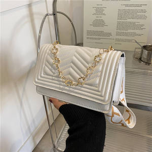 Nouveau Sac à Bandoulière Femme 2025 en Cuir Végétalien PU, Durable, Portable, Imperméable avec Fermeture Éclair, Doublure Polyester, Motif Uni - Product Image 3