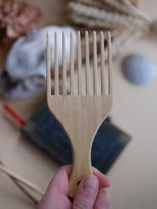 Peigne en bois naturel fabriqué à la main pour tous les types de cheveux, doux pour le cuir chevelu, léger et durable, outil de soin des cheveux - Product Image 5