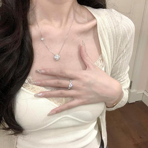 Collana con Ciondolo Quadrifoglio Portafortuna S999, Catena con Croce in Zirconi di Lusso per Donna - Product Image 3