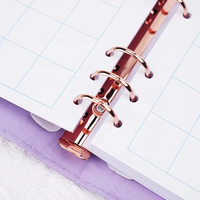 Carnet de notes en cuir PU avec mécanisme à anneaux, fermeture à pompon et ceinture
