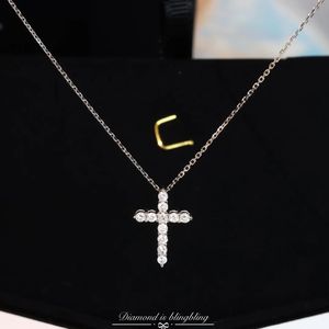Xinfly Custom Daily Gifts Wholesale Pure 18k Real Gold 0.22ct Natural Diamond <b>Cross</b> Necklace Au750 Fine Jewelry - Product Image 4