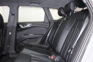 Audi Q4 <span class=keywords><strong>E</strong></span>-tron 40 SUV Elettrico Usato 2024, Versione Premium <span class=keywords><strong>a</strong></span> Lunga Autonomia, Pronto per l'Esportazione, Grigio su Nero - Product Image 6