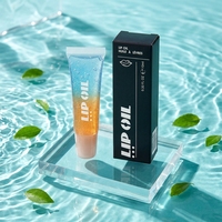 OEM Lip Gloss Oil Vegan Berkualitas Tinggi dalam Kemasan Tube Lembut, Melembapkan, Warna Pelangi dengan Asam Hialuronat, Vitamin C, Desain Buah & Bunga, Grosir