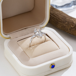 Bague de fiançailles Messi Jewelry MSR-2107 en or 18 carats avec diamant de laboratoire taille marquise - Product Image 6