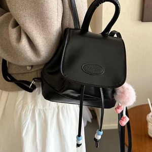Sac à dos en cuir PU bicolore pour femme avec poignée supérieure convertible et décoration de bouton Sac convertible à la mode - Product Image 2