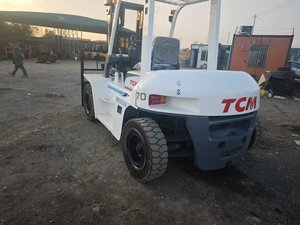 Montacargas de GLP TCM FD70Z-7 de 7 Toneladas con Mástil de Tres Etapas, Neumáticos Neumáticos, Operación con Asiento, Uso en Interiores - Product Image 5