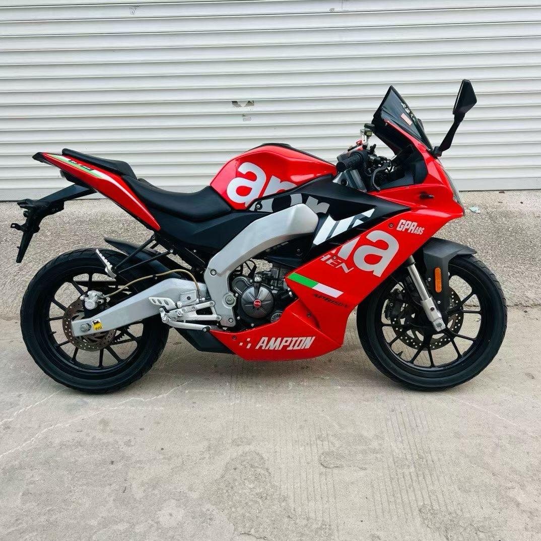 Soluciones versátiles de motos aprilia 150 para compradores