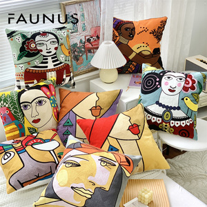 Funda de Cojín para Sofá de Algodón Bordada a Mano con Diseño de Personajes de Fantasía, Estilo Picasso Clásico, Popular en India - Product Image 1