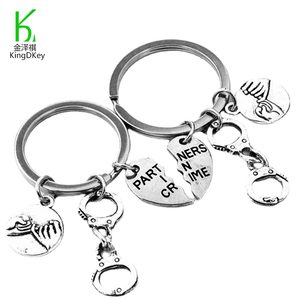 Phong Cách Mới Kim Loại Cặp Đôi Keyring Còng Tay Mặt Dây Chuyền Bạn Bè Lưu Niệm <span class=keywords><strong>Key</strong></span> Chain Phong Cách Còng Tay <span class=keywords><strong>Keychain</strong></span> - Product Image 1