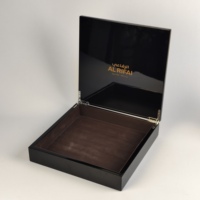 Boîte à chocolat en bois finition piano noir avec doublure en velours, logo personnalisé, charnière métallique pour l'emballage de cadeaux de desserts pour le Ramadan et l'Aïd
