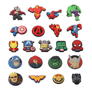 Divertenti <span class=keywords><strong>accessori</strong></span> DIY nuovi in PVC <span class=keywords><strong>Avengers</strong></span> serie Clog Cave scarpe con fibbia e Charms fiore scarpe staccabili - Product Image 1
