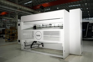 Máquina de Doblado Totalmente Automática de Alta Precisión para Acero al Carbono, Acero Inoxidable, Aluminio, Chapa Metálica, Rodamientos de Motor IBend110/32 H - Product Image 3