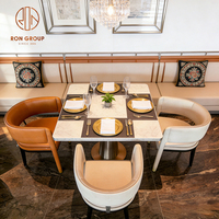 Canapé en cuir de luxe moderne, chaise rembourrée, base en acier inoxydable, ensemble de table en marbre pour café, restaurants, hôtel, steak-house