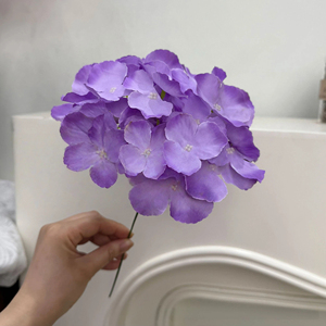 Bouquet d'hortensias artificiels en soie faits à la main, à tige unique, pour la décoration intérieure, les fêtes, les remises <span class=keywords><strong>de</strong></span> diplômes et le Nouvel An – Vente en gros à prix réduit - Product Image 6