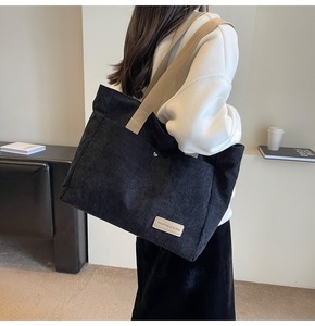 Sacs d'école en velours côtelé 2024, sacs à <span class=keywords><strong>main</strong></span> pour femmes, grands sacs à <span class=keywords><strong>main</strong></span> de haute qualité, sacs fourre-tout tendance pour femmes, sacs à bandoulière pour femmes - Product Image 4