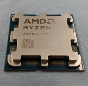 CPU 7 9700X de 8 Núcleos y 3.8GHz, Socket AM5, Usado, Rendimiento de 3.8 GHz que Aumenta la Productividad y el Rendimiento en Juegos. CPU de 8 Núcleos - Product Image 3