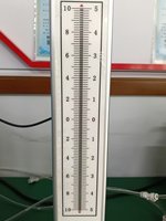 Instrumento de Medición Neumático Digital de Columna para Perfiles de Aluminio / Manómetro