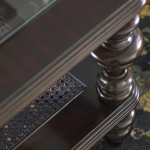 Table basse de salon moderne de luxe en bois foncé avec étagère en osier tressé, structure en bouleau, plateau en verre, durable, pour appartement - Product Image 2