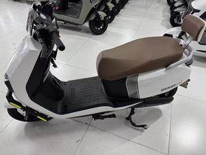 Motocicleta para Adultos Más Vendida con Motor de 1500w, Batería de 72v20A y una Autonomía de 70km/h, Scooter de 72v - Product Image 1