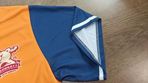 Jersey de béisbol y softbol naranja personalizado, cuello en V, botón de malla, ajuste seco, sarga transpirable, costura, sublimación, ropa de práctica suave - Product Image 3