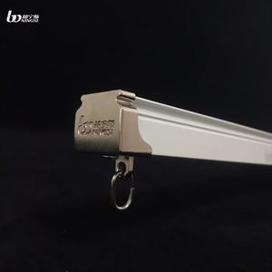 Rail de <span class=keywords><strong>rideau</strong></span> monté par plafond durable résistant en métal d'alliage d'aluminium de glissière facilement avec le <span class=keywords><strong>PVC</strong></span> silencieux - Product Image 1
