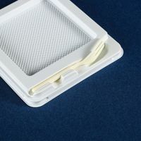 Boîte carrée en plastique X088 de qualité alimentaire, anti-buée, personnalisable, avec fourchette, rouge velours, noire, pour l'emballage de tiramisu à la crème salée