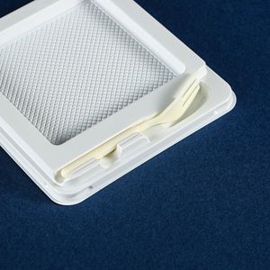 Caja Cuadrada de Plástico X088 de Grado Alimenticio, Antivaho, Personalizable, con Tenedor, Color Rojo Terciopelo, para Empacar Pastel de Tiramisú con Crema Salada - Product Image 4