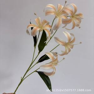 Flores Artificiales Qiye, Lirio Dorado de 5 Cabezas, Flor de Seda para Decoración de Bodas y Hogar - Product Image 1