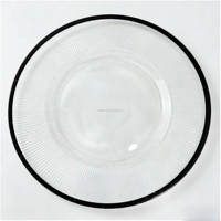 Assiettes de présentation en acrylique de 13 pouces avec bord doré et motif à rayures fines, sous-assiettes en plastique pour la décoration de table de mariage, banquet ou fête