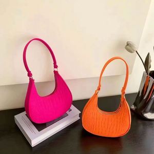 I-0114 Bolsos de Hombro Baratos al por Mayor, Estilo Extranjero, Casual, Bolso Bandolera Simple - Product Image 1