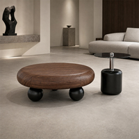 Table basse ronde moderne en bois grainé avec pieds sphériques pour salon, appartement, hôtel, espace intérieur
