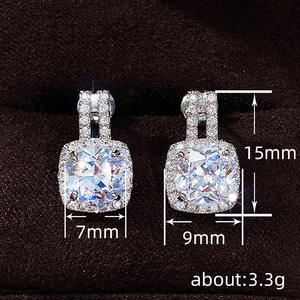 Boucles d'oreilles clous en or blanc avec zircon taille princesse, sertissage griffe géométrique, bijoux de mariage classiques pour femme - Product Image 6