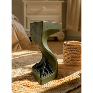 Piedistallo in Resina Intrecciata con Dettaglio Radice - Finitura Verde Oliva, Supporto Scultoreo Artistico per Arredamento Interno Contemporaneo - Product Image 3