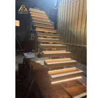 Kit complet d'escalier moderne en acier et bois avec balustrade en verre trempé pour villa résidentielle