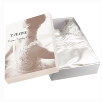 Boîtes cadeaux rigides en carton mat faites à la main de luxe avec logo personnalisé sur le couvercle et la base pour robes de mariée et sous-vêtements