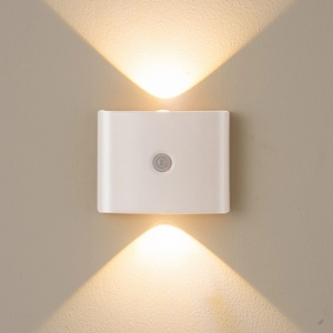 Lámpara de Pared Inalámbrica Moderna con Sensor de Movimiento Magnético, Luz Nocturna Inteligente RGB Recargable por USB para Dormitorio, Lámparas LED de Pared para Cabecera - Product Image 1