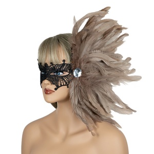 قناع كلاسيكي أنيق للفتيات والبالغات مزين بالريش باللونين الأسود والأبيض بتصميم خالد لحفلات البندقية والمناسبات الرسمية - Product Image 4