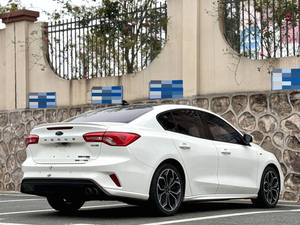 <span class=keywords><strong>Ford</strong></span> <span class=keywords><strong>Focus</strong></span> <span class=keywords><strong>1</strong></span>.5T 2011-2026, conduite à gauche, essence, sièges en cuir, intérieur foncé, berline - Product Image 6