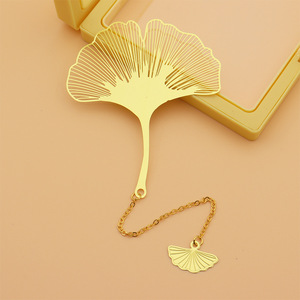 Marque-page en métal vintage en laiton ajouré motif feuille de sycomore avec pendentif chaîne, cadeau promotionnel d'affaires pour <span class=keywords><strong>les</strong></span> enseignants - Product Image 1