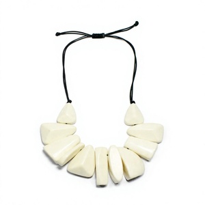 Collar de Cuentas de Madera Geométricas Color Crema, Estilo Étnico, Cordón Negro Ajustable, Unisex, Joyería Casual para Regalo - Product Image 3