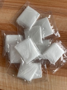 Gants jetables en plastique PE pliés Gants PEHD pliants de qualité alimentaire emballés individuellement pour shampooing et salon de coiffure - Product Image 2