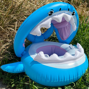 Flotador de natación Blue Shark con cubierta parasol para niños, juguete acuático de dibujos animados de 80x65cm - Product Image 1