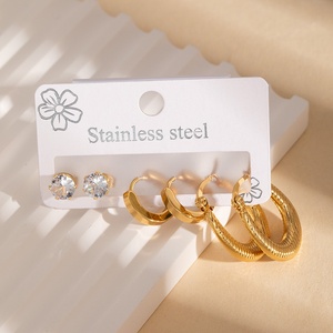 Venta al por mayor de 3 pares de aretes de acero inoxidable, chapados en oro de 18 quilates, <span class=keywords><strong>sin</strong></span> decoloración, aretes de <span class=keywords><strong>aro</strong></span> para mujer. - Product Image 5