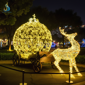 Décorations lumineuses de Noël personnalisées sur le thème des familles de rennes, résistantes à l'eau, pour parcs urbains et festivals - Product Image 1