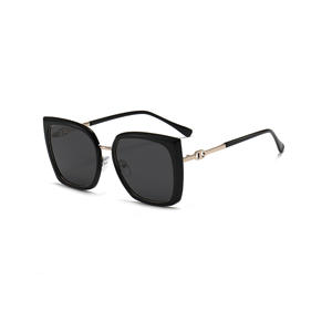 Gafas de Sol Polarizadas Extra Grandes de Moda Ks-3924 para Mujer, Protección UV400, Marco de Metal y Plástico, Lentes TAC, Color Negro - Product Image 4
