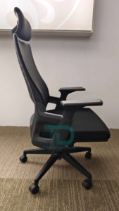 Chaise pivotante de bureau avec tissu ergonomique en maille à pattes croisées pour le travail des invités à la maison - Product Image 4