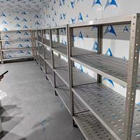 Étagère de rangement à quatre niveaux en acier inoxydable, pieds réglables en hauteur, démontable, revêtement en poudre de qualité alimentaire, capacité de charge de 250 kg