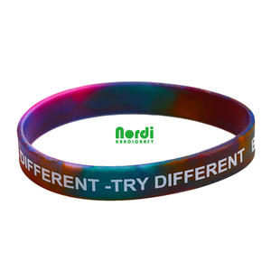 工場直販価格カスタム混合色ソフトシリコーンリストバンドファッションデザインシリコンラバーブレスレット印刷ロゴ付き - Product Image 5