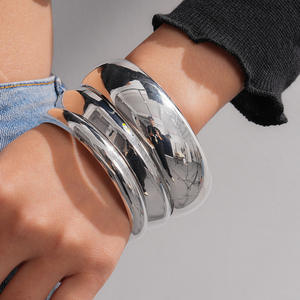 Juego de 3 Brazaletes Circulares de Acero Inoxidable, Estilo Europeo Moderno y Minimalista, Unisex, para Fiesta - Product Image 3