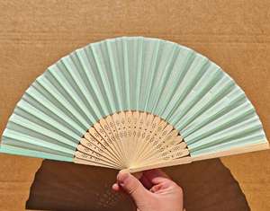 Éventail en Soie Personnalisé Gravé pour Mariage – Éventail en Tissu avec Nom Personnalisé – Cadeau de Mariage - Product Image 6